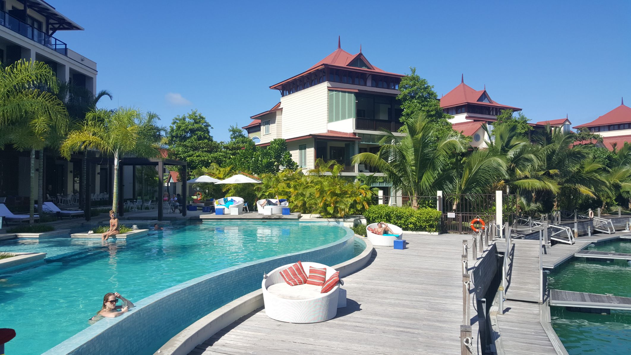 Área da Piscina - Eden Bleu Hotel