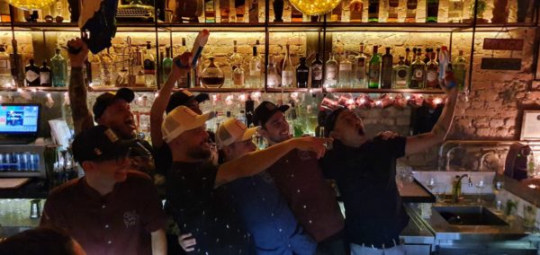 Márcio Silva e equipe do Guilhotina com bartenders convidados do Alquimico