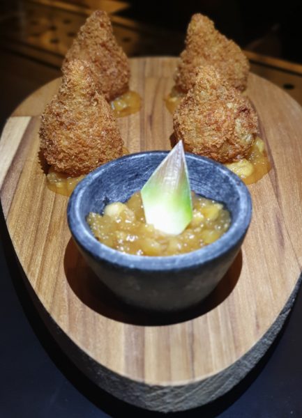Coxinha-de-frango-ao-curry SOUTHSIDE BRASÍLIA
