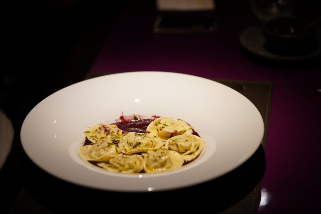 Tortellini de pato ao molho de jabuticaba