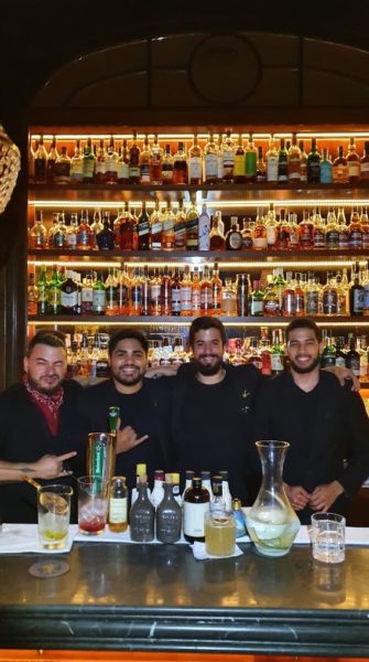 Equipe de bartenders do Presidente Bar no Salón Presidencial: Nico Baldini, Juan Cives, Daniel Lopez e Roisbert Gonzalez