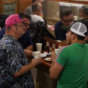 Marcos Bonder (Bond de Buteco) e Igor Renovato (Garoa) no Guest da Rainha, Gin Vitória Régia, Rio de Janeiro.